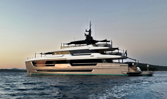 Mengi Yay, Gisa Motor Yatını Teslim Etti