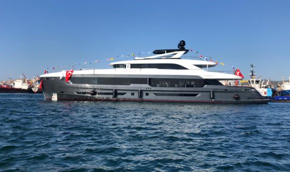 Mengi Yay Yatçılık VIRTUS 31'i Denize İndirdi